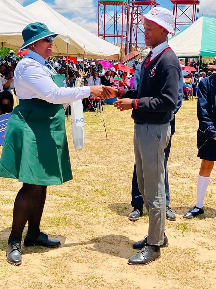 MINISTER LEADS BACK TO SCHOOL EVENT