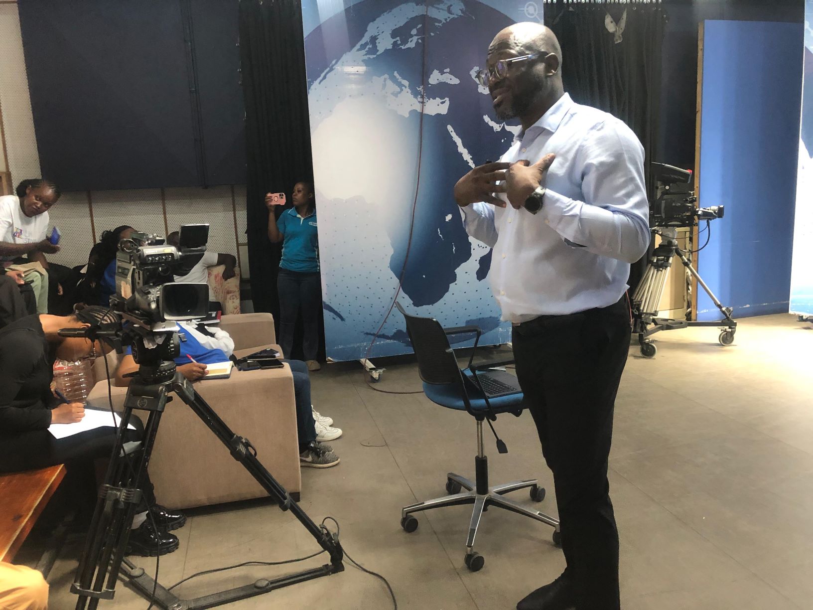 HARARE MOTIVATIONAL SPEAKER EMPOWERS JOURNALISTS AT LMBS STUDIOS