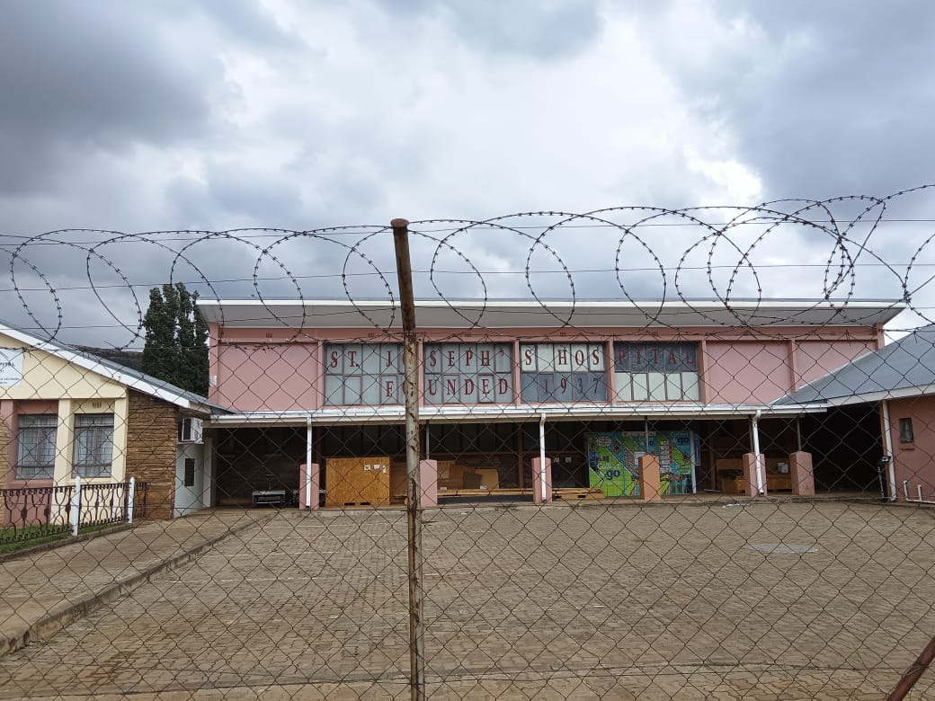 ST. JOSEPH’S HOSPITAL WORKERS DOWN TOOLS
