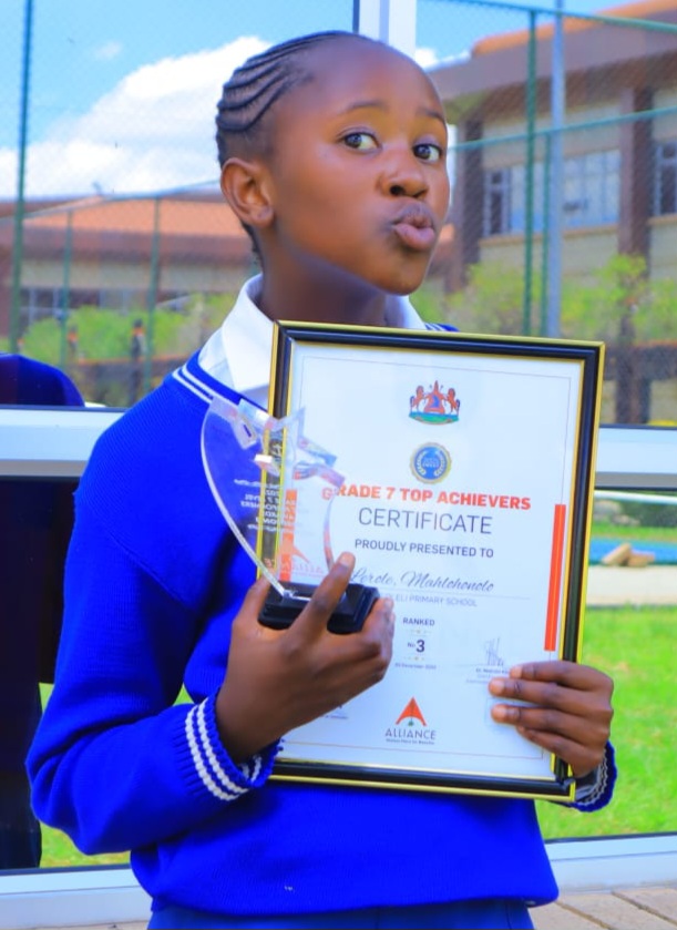 LEROLE BAGS TOP 3 IN PSLE, EYES CAREER IN NEUROSURGERY