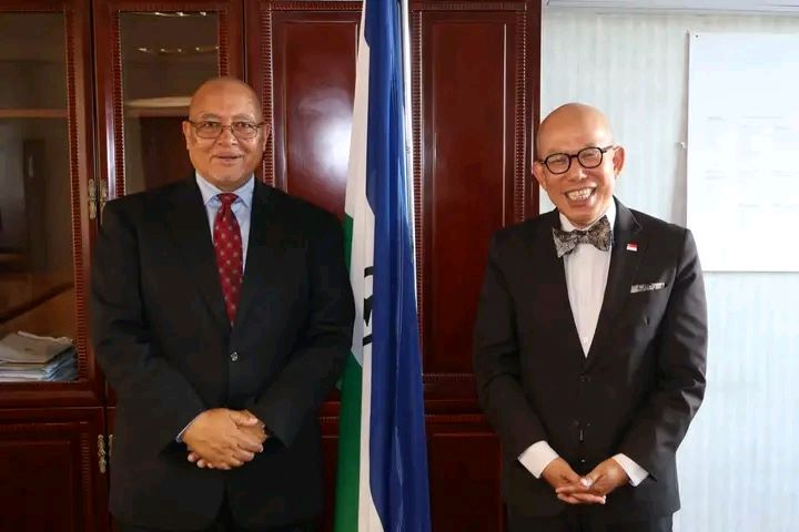 SINGAPORE PAYS COURTESY CALL ON MINISTRY OF LAW, JUSTICE 