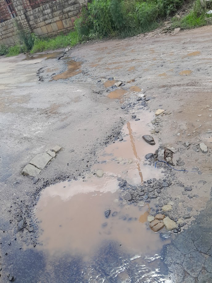 DAMAGED ROADS THREATEN TŠENOLA LIVES