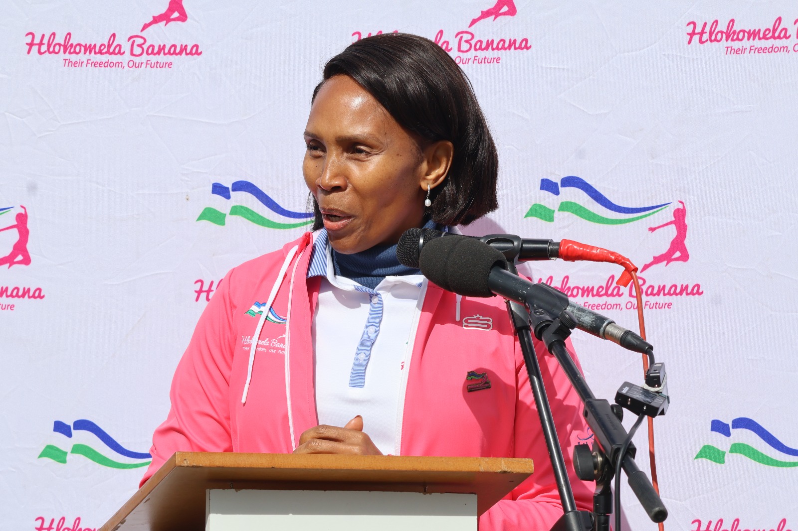 QUEEN DONATES SANITARY TOWELS TO ’MATIKOE HIGH SCHOOL LEARNERS