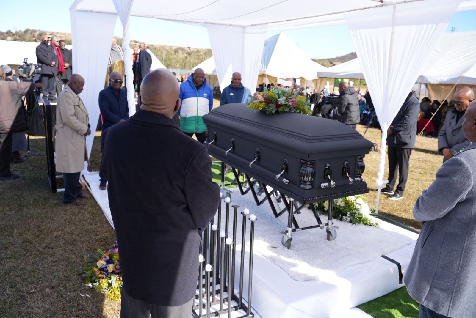 KING GRACES KHOMARI’S BURIAL SERVICE