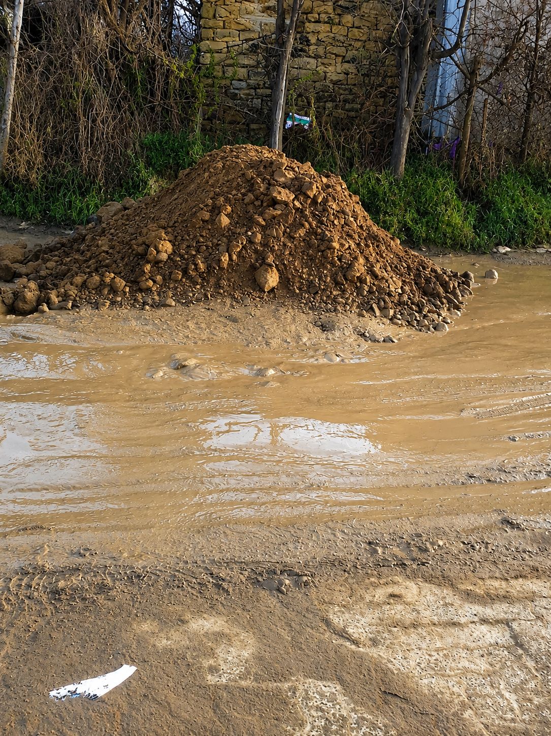 SEMPHETENYANE RESIDENTS AWAIT ROAD CONSTRUCTION 